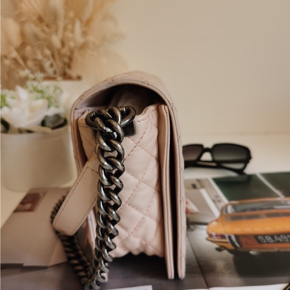 Chanel Calfskin Medium Boy Pink - Picture 4 of 8